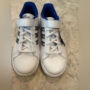 Kids’ white marvel’s spider-man grand court sneakers